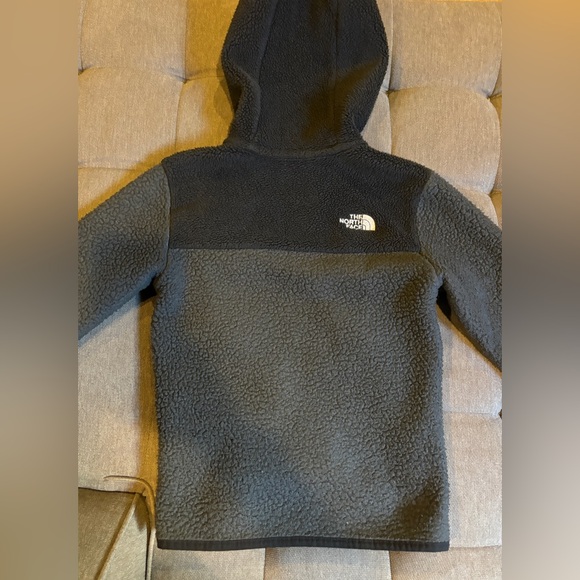 The North Face Boys Forrest Full Zip Hooded Fleece Jacket, XS (6) - Picture 2 of 2